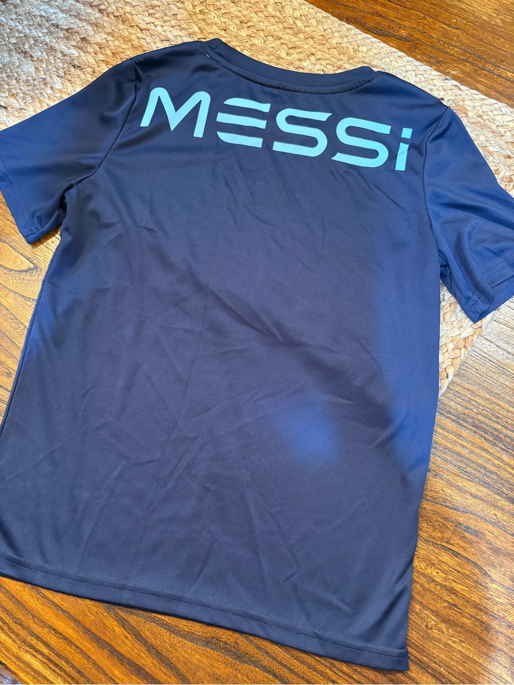 ⚽️MESSI “NEVER HIVE UP” Tee - Picture 3 of 5